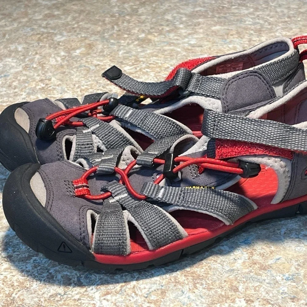 Keen Children's Red & Gray Waterproof Seacamp Outdoor Sandal Shoes Size 3 Youth